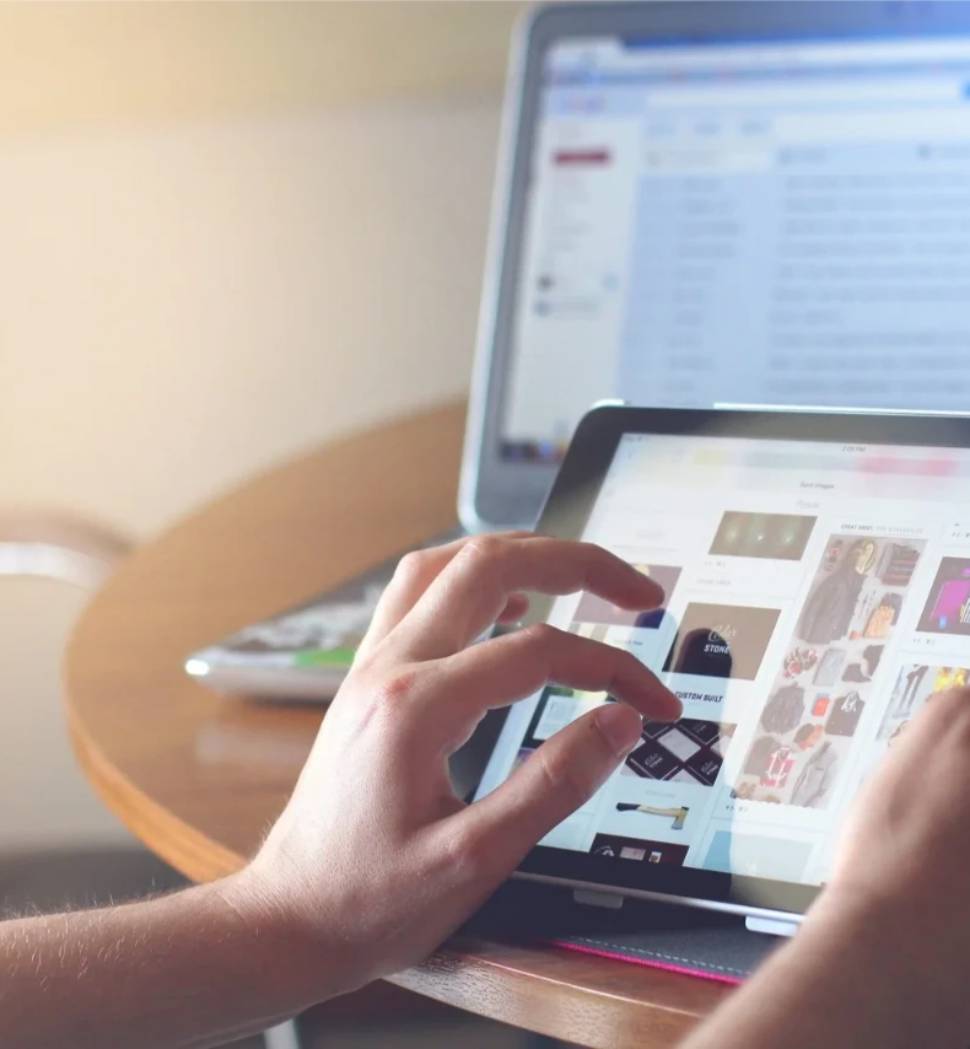 website-faqe-interneti-internet-online-ueb-web-scaled (1)